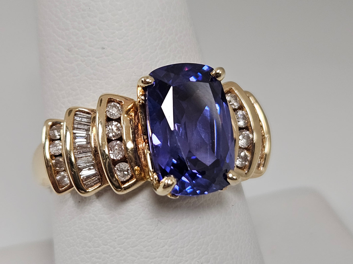 7ct Tanzanite/ Diamond .50cttw DIA 14KRG 6.5g Sz8.5