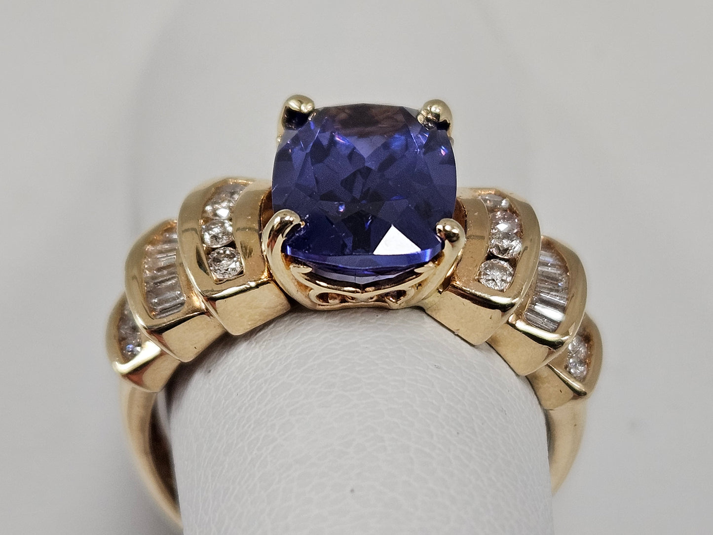 7ct Tanzanite/ Diamond .50cttw DIA 14KRG 6.5g Sz8.5