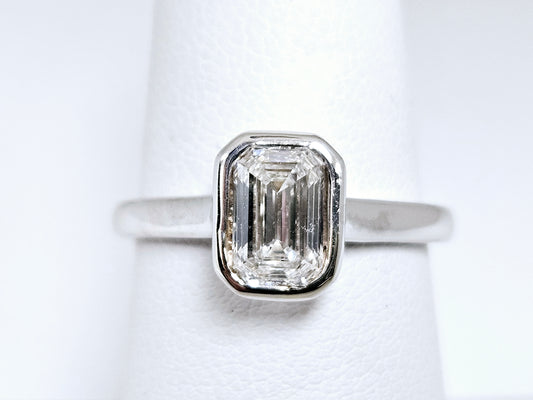 Emerald Cut 1.00ct Dia solitaire 14KWG IGI E/VVS2 Sz6.75
