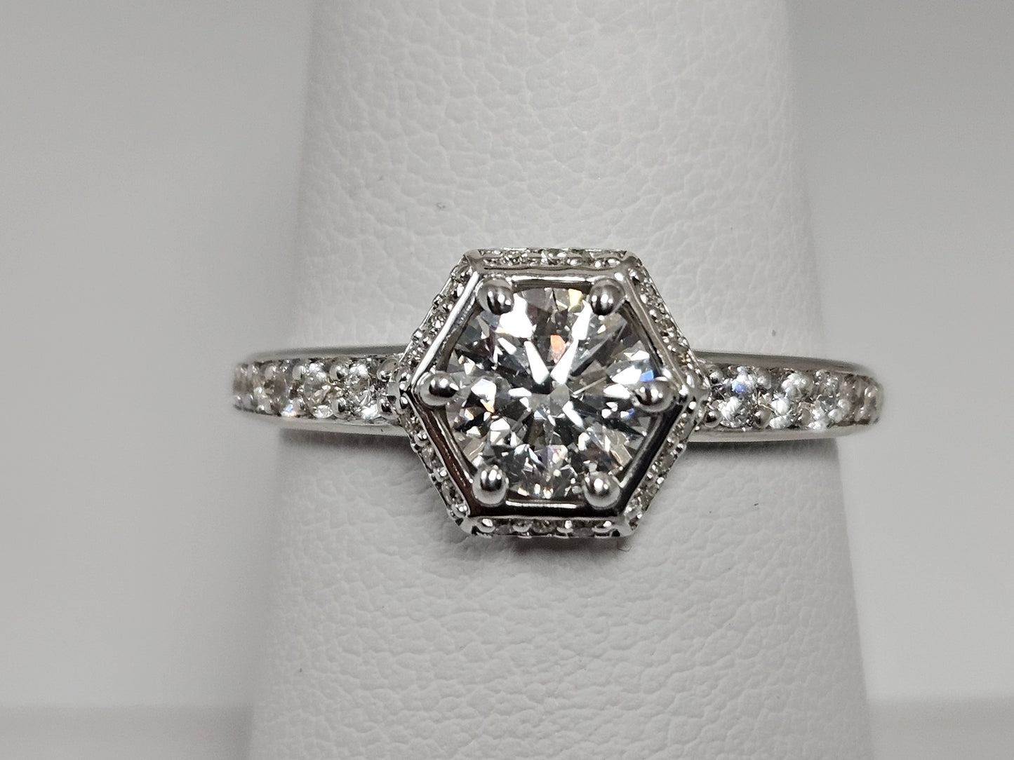 Hexagon Halo DIA Ring Ctr.75 Rd 1.25cttw 14KWG