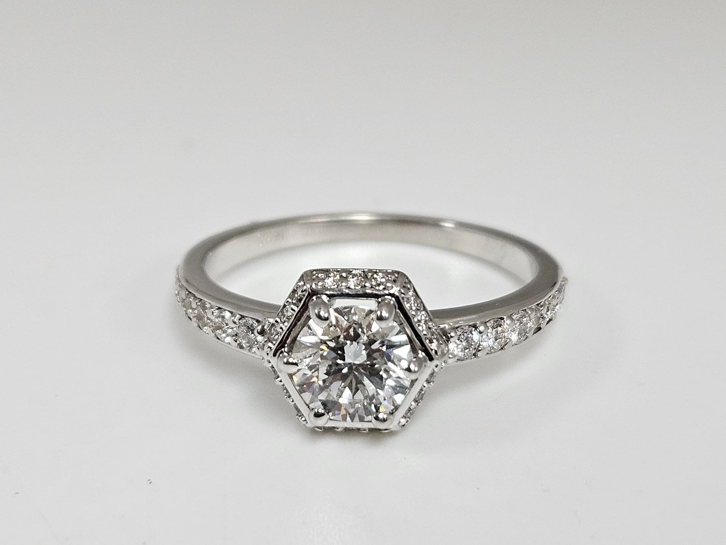 Hexagon Halo DIA Ring Ctr.75 Rd 1.25cttw 14KWG