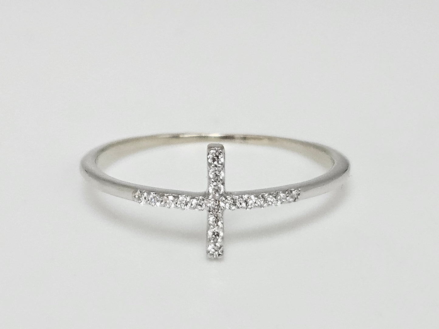 Sideways cross Dia ring .10cttw 10kwg .7g Sz7