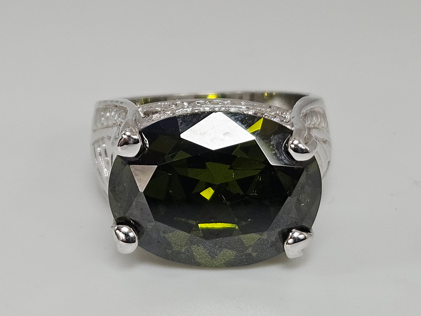 STST Oval Green Stone Ring Sz6