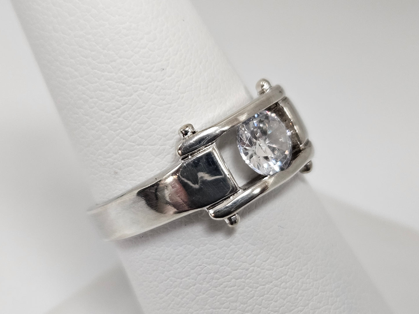 Sterling Silver CZ Round SOLITAIRE (R1087) Sz8.25