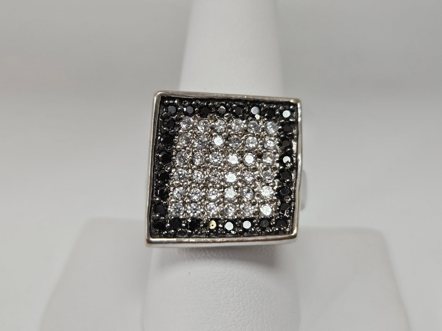Sterling Silver CZ BLK & WHITE Sz9 (R1058)