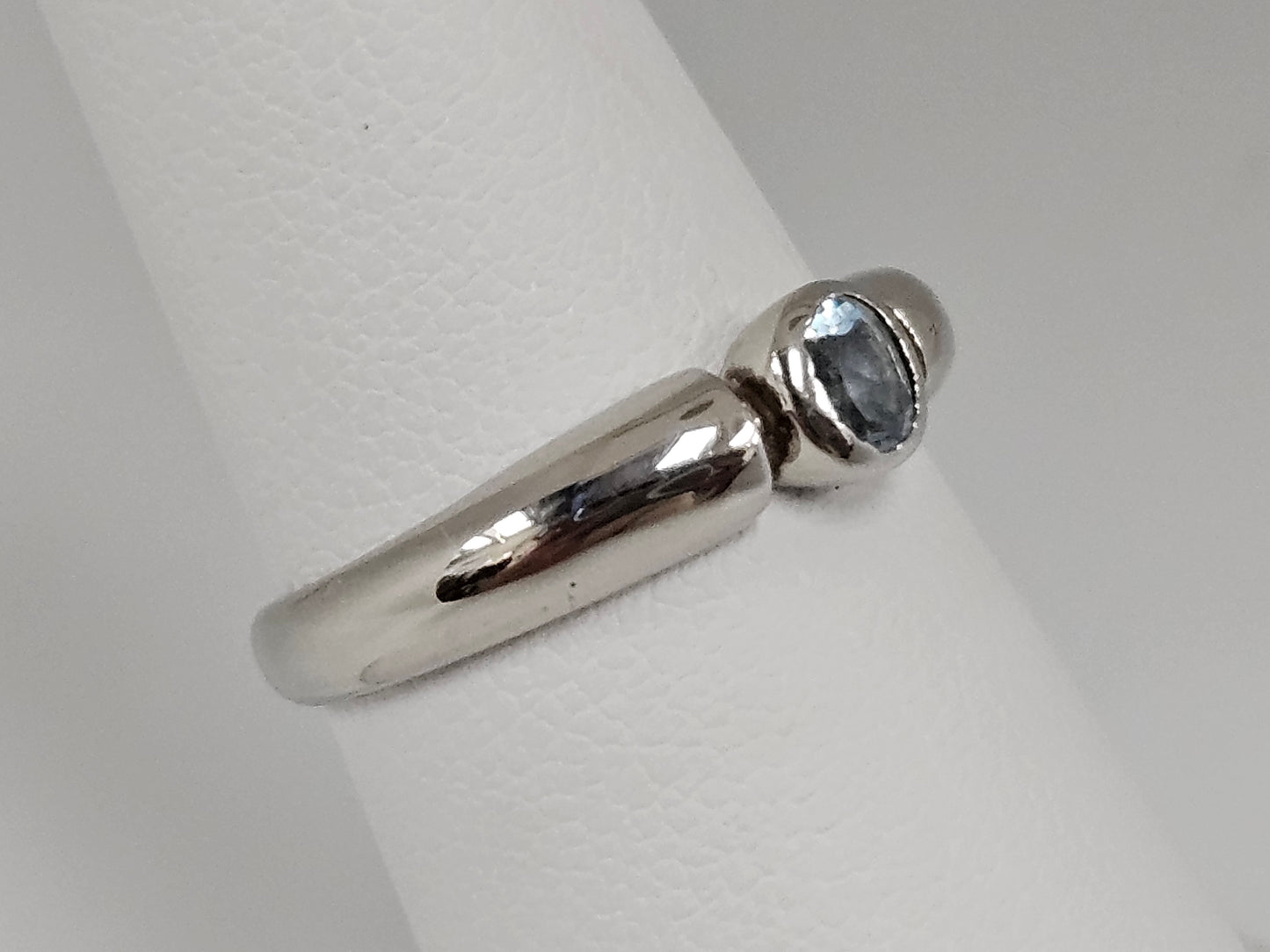 Sterling Silver Oval Blue Center Bezel Ring Sz5.5