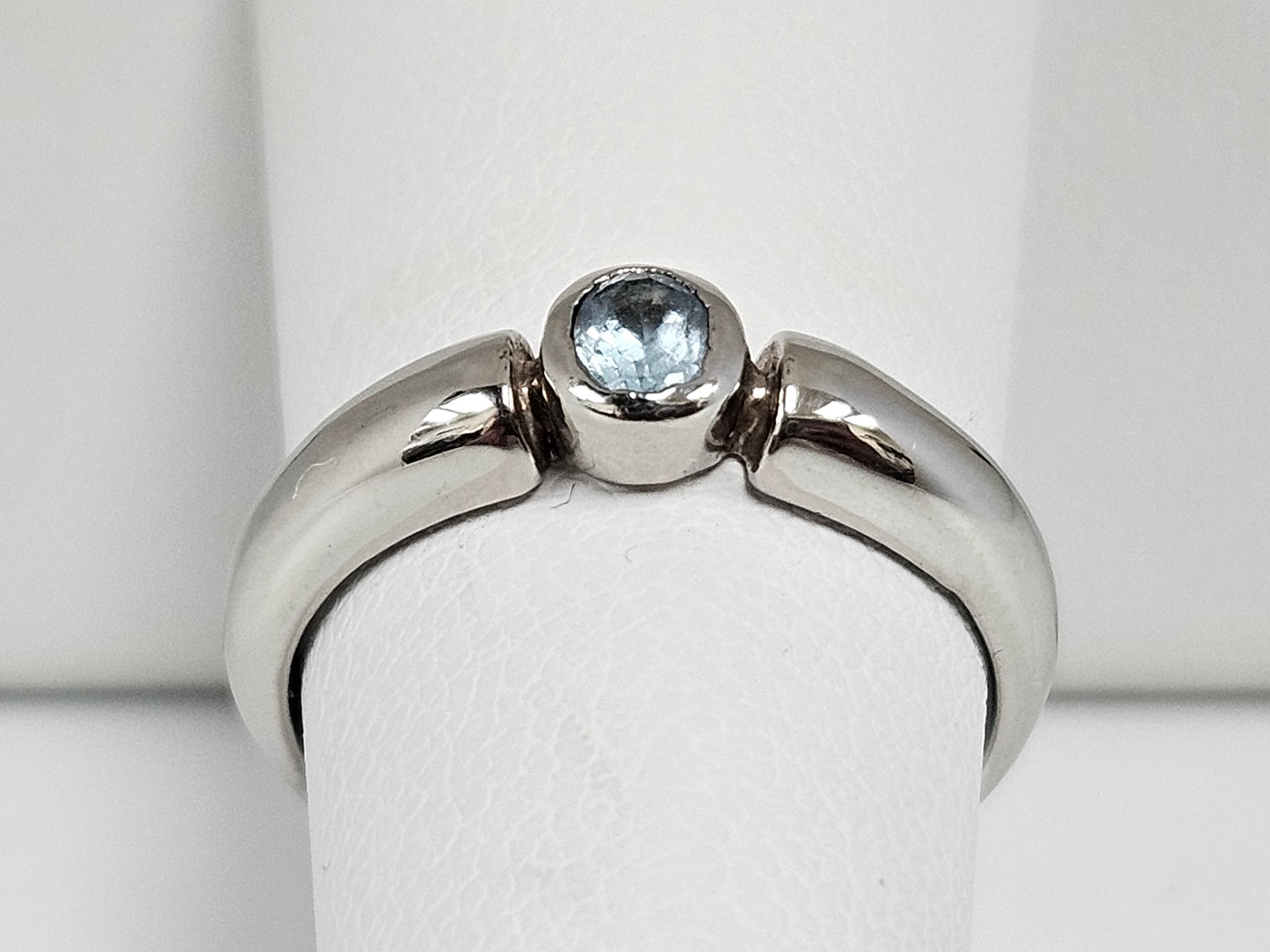 Sterling Silver Oval Blue Center Bezel Ring Sz5.5