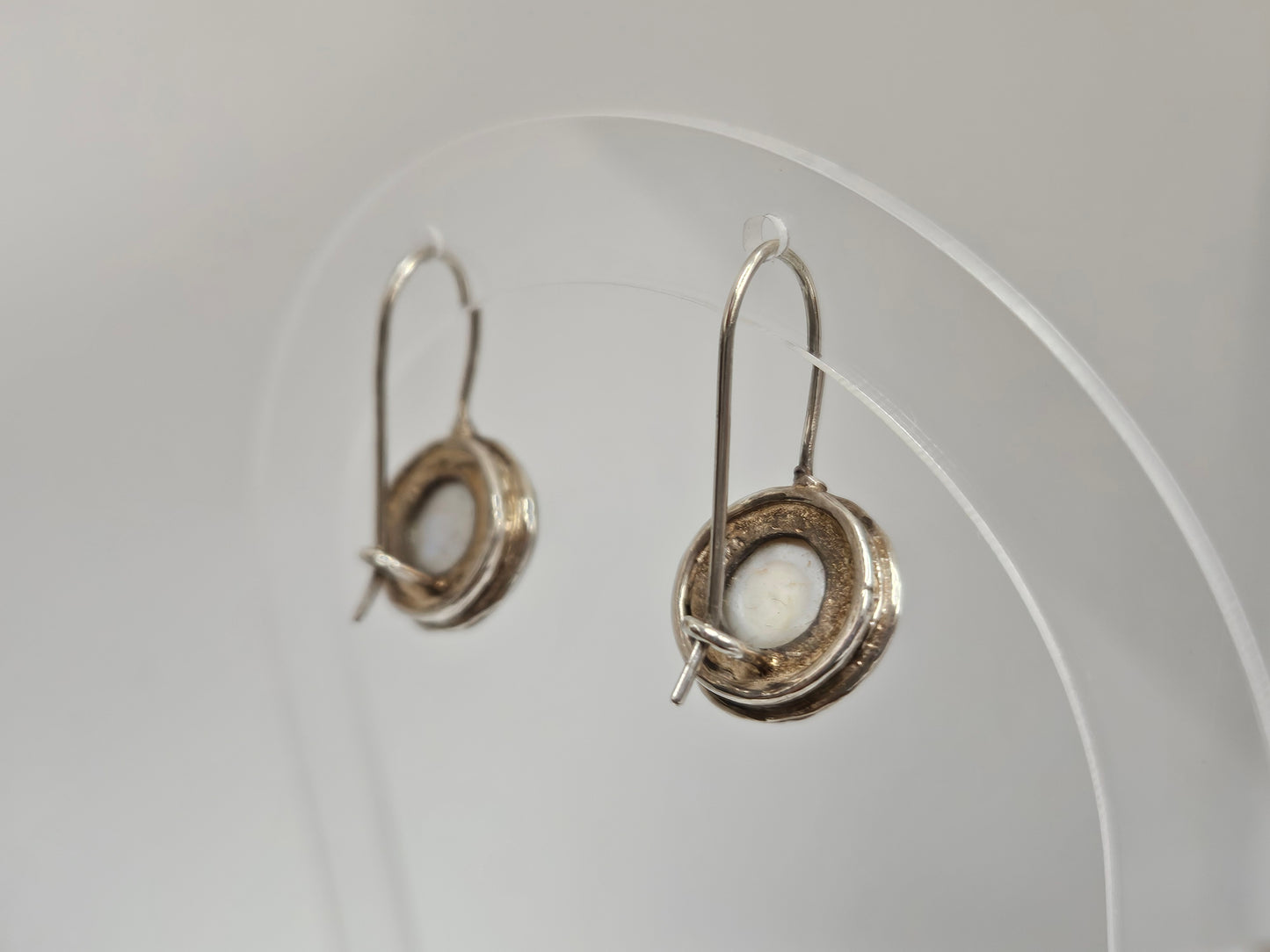 SS LONG WIRE PEARL EARRINGS
