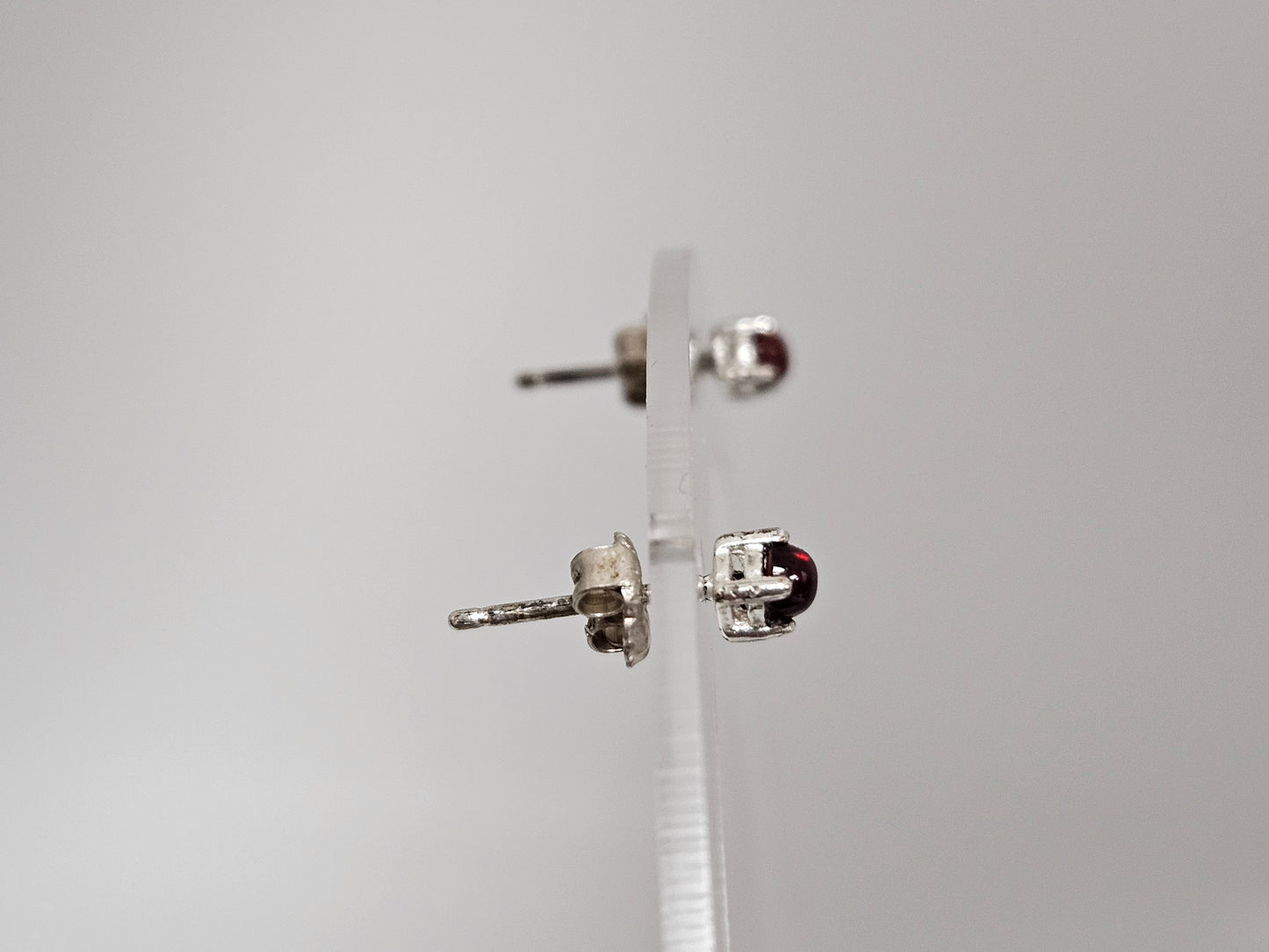 SS Garnet Cab Earrings 3mm Garnet