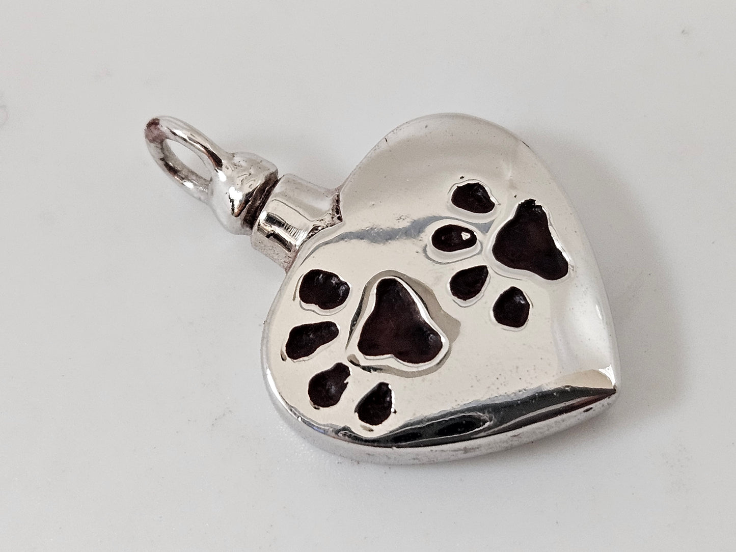 Pet Memorial Ash Holder SS heart I paws
