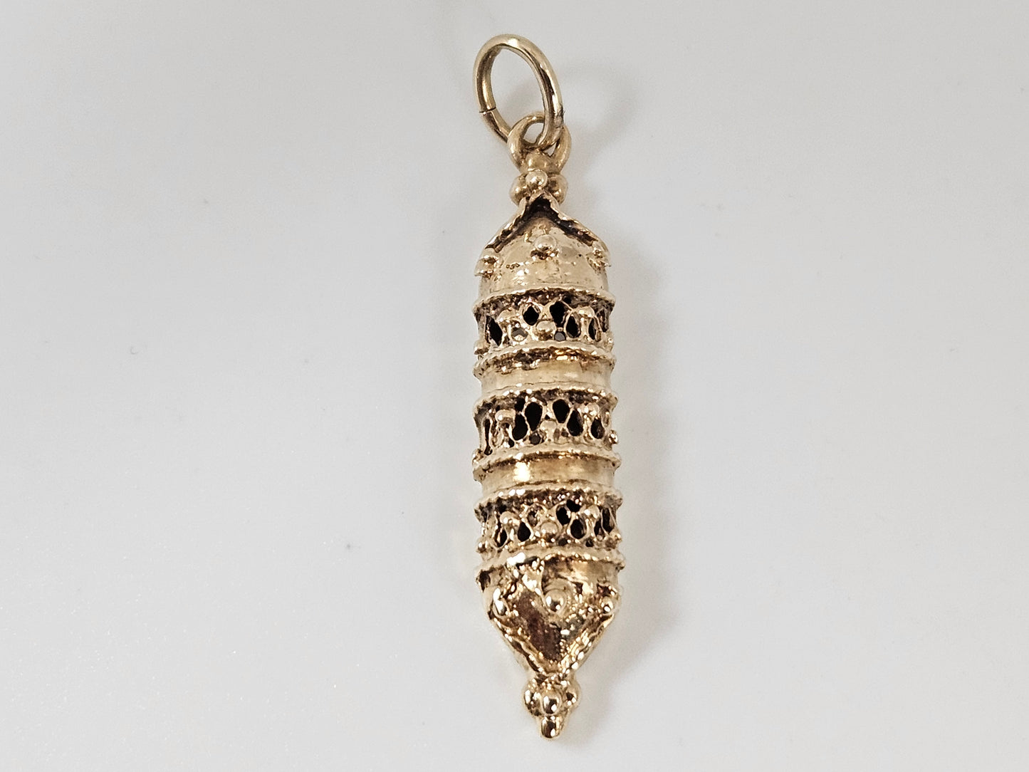 Mezuzah Pendant 14KYG 3.1g