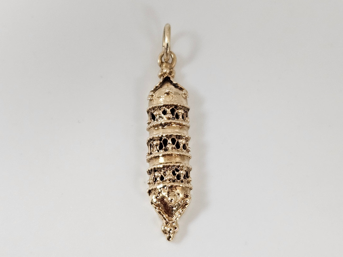 Mezuzah Pendant 14KYG 3.1g