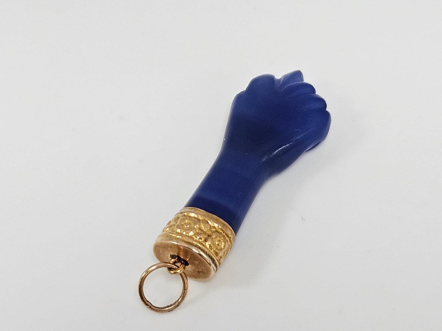 Blue Dyed Jade Hand Pend 18kyg Bail