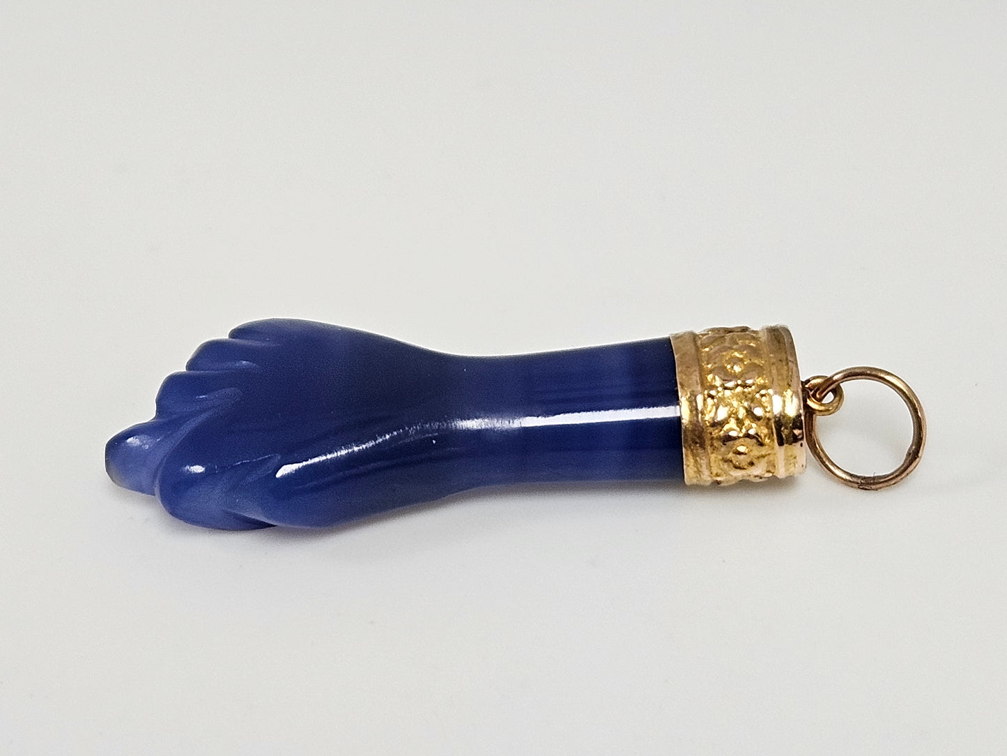 Blue Dyed Jade Hand Pend 18kyg Bail