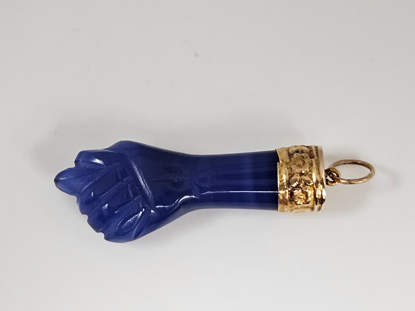 Blue Dyed Jade Hand Pend 18kyg Bail