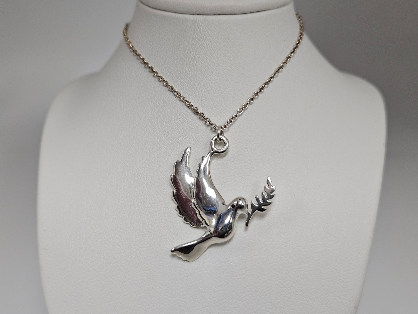 SS PENDANT PEACE DOVE 16"SS .5mm Cable Chain