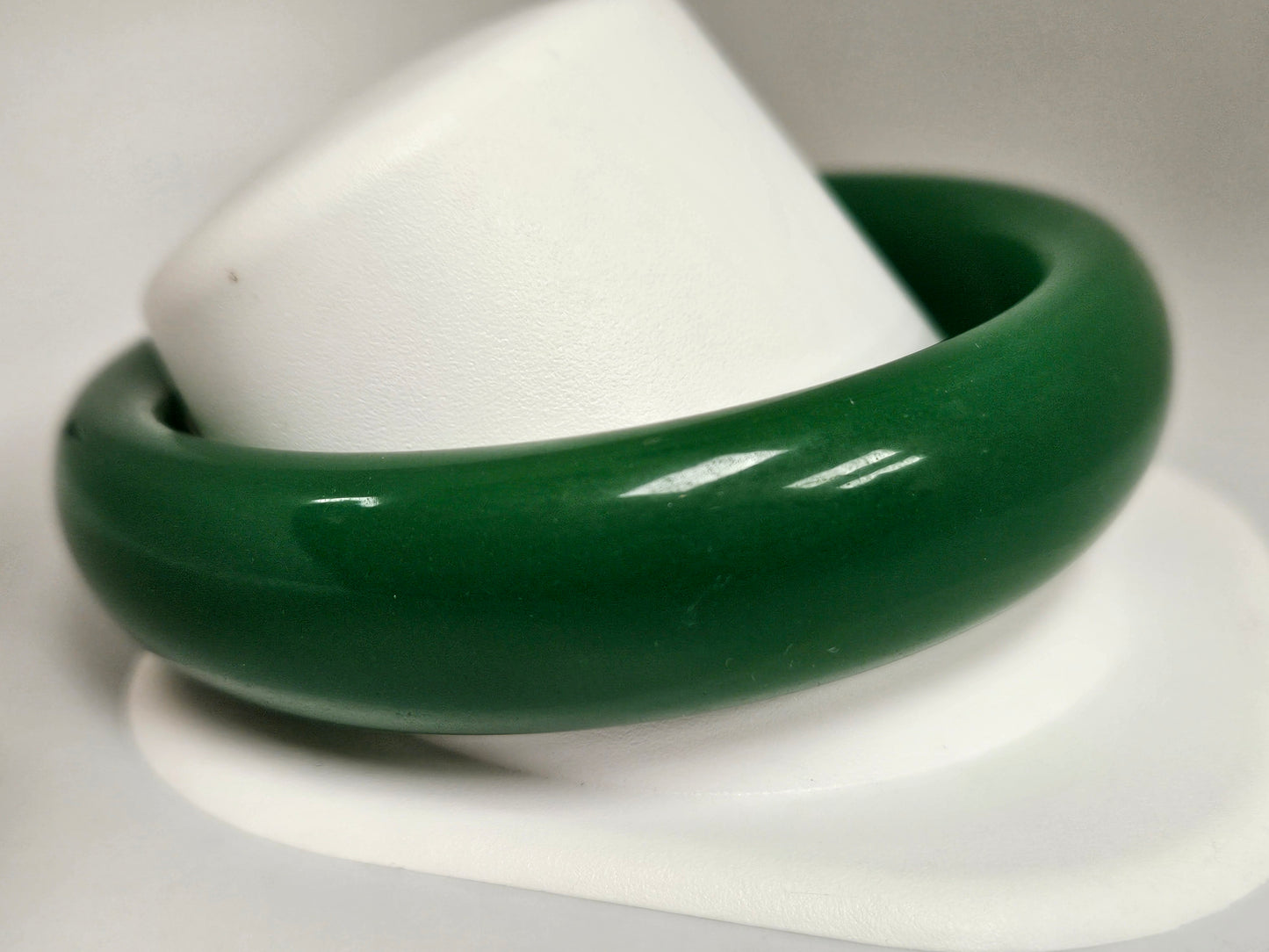 JADITE DYED BANGLE
