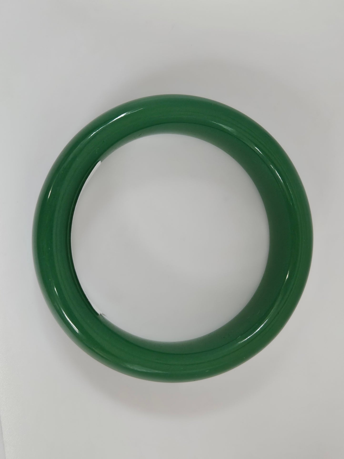 JADITE DYED BANGLE