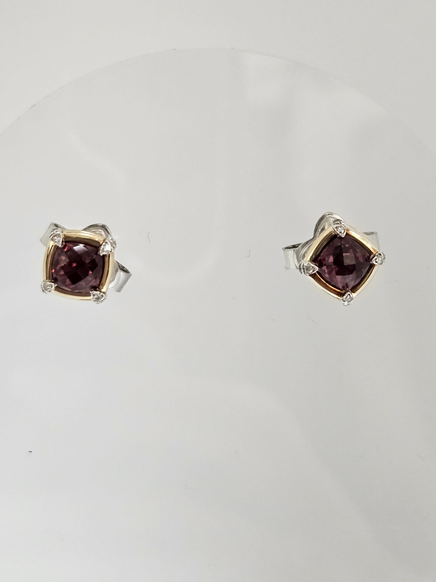 D Yurman SS 18kt 1.60ct Garnet/ .04 Dia Studs