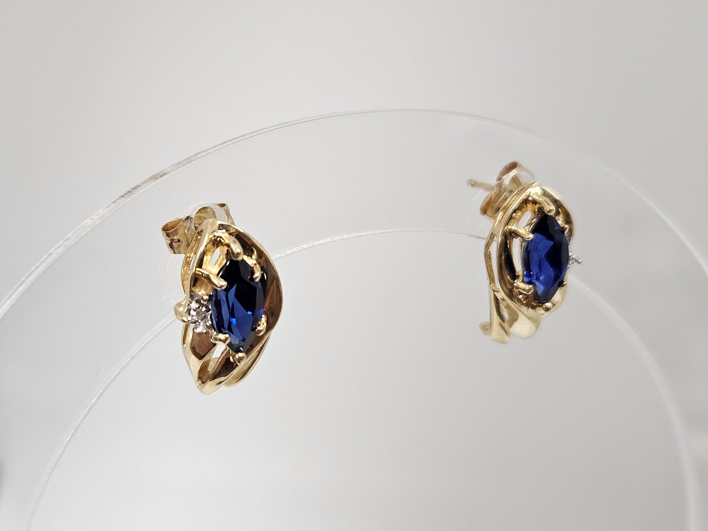 MQ Lab Saph Half Earrings 10kt YG