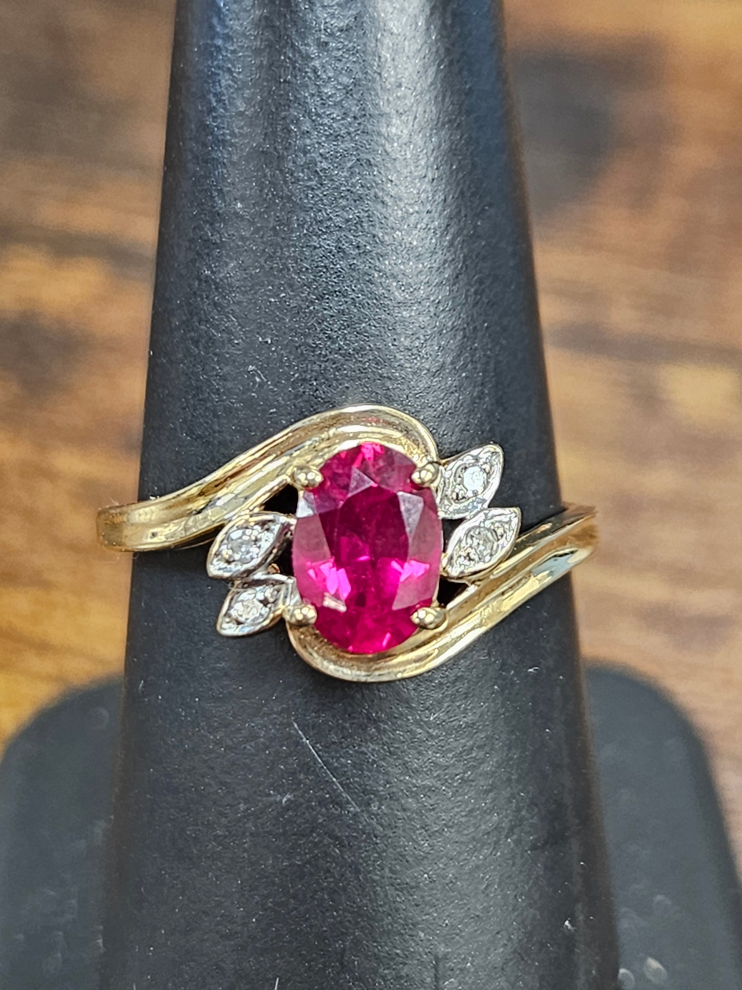 1 CT OVAL Lab RUBY 10KYG, Bypass Ring .02cttw