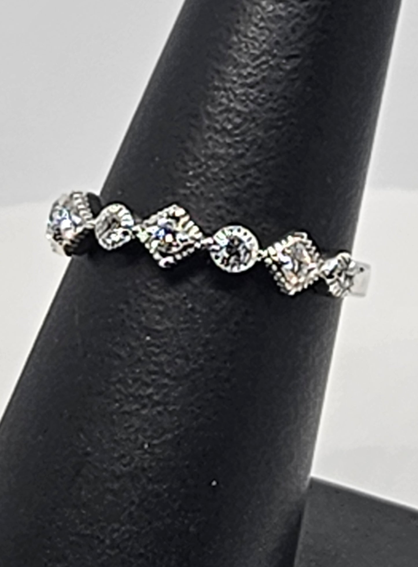 11 Diamond Milgrain Annv Band .32CTTW 2.01GM
