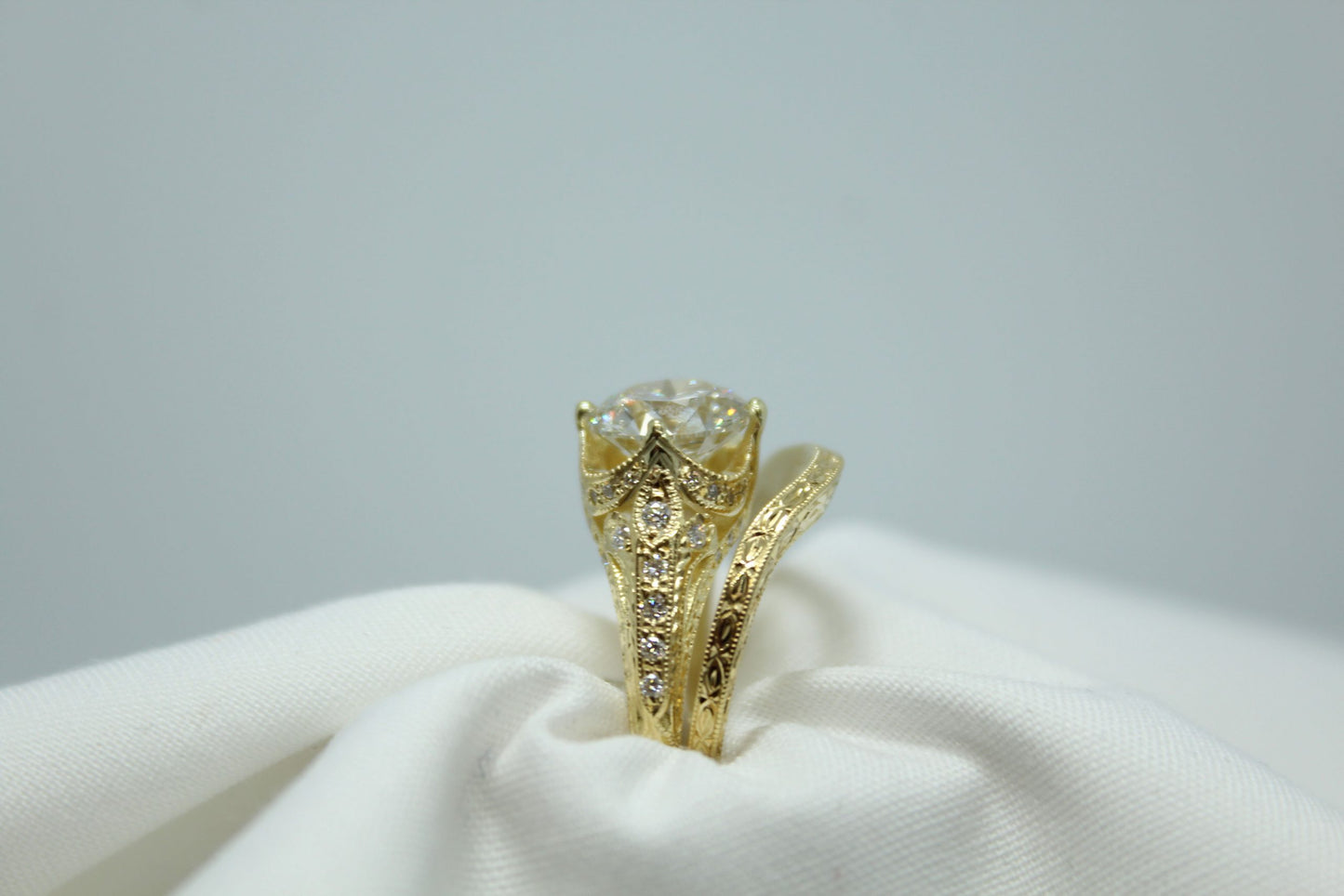 2.00CT G/VS2 Diamond TW 18 KT YG Wedding SET
