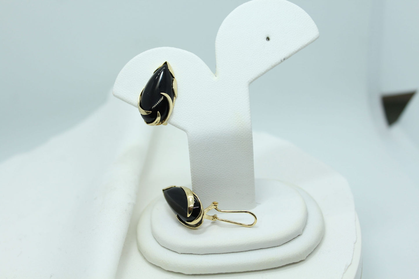 14KT YG Pear Shape Onyx Earrings
