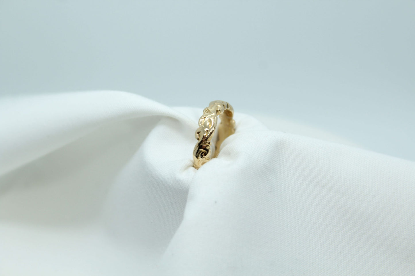14K YG Swirl Wedding Band