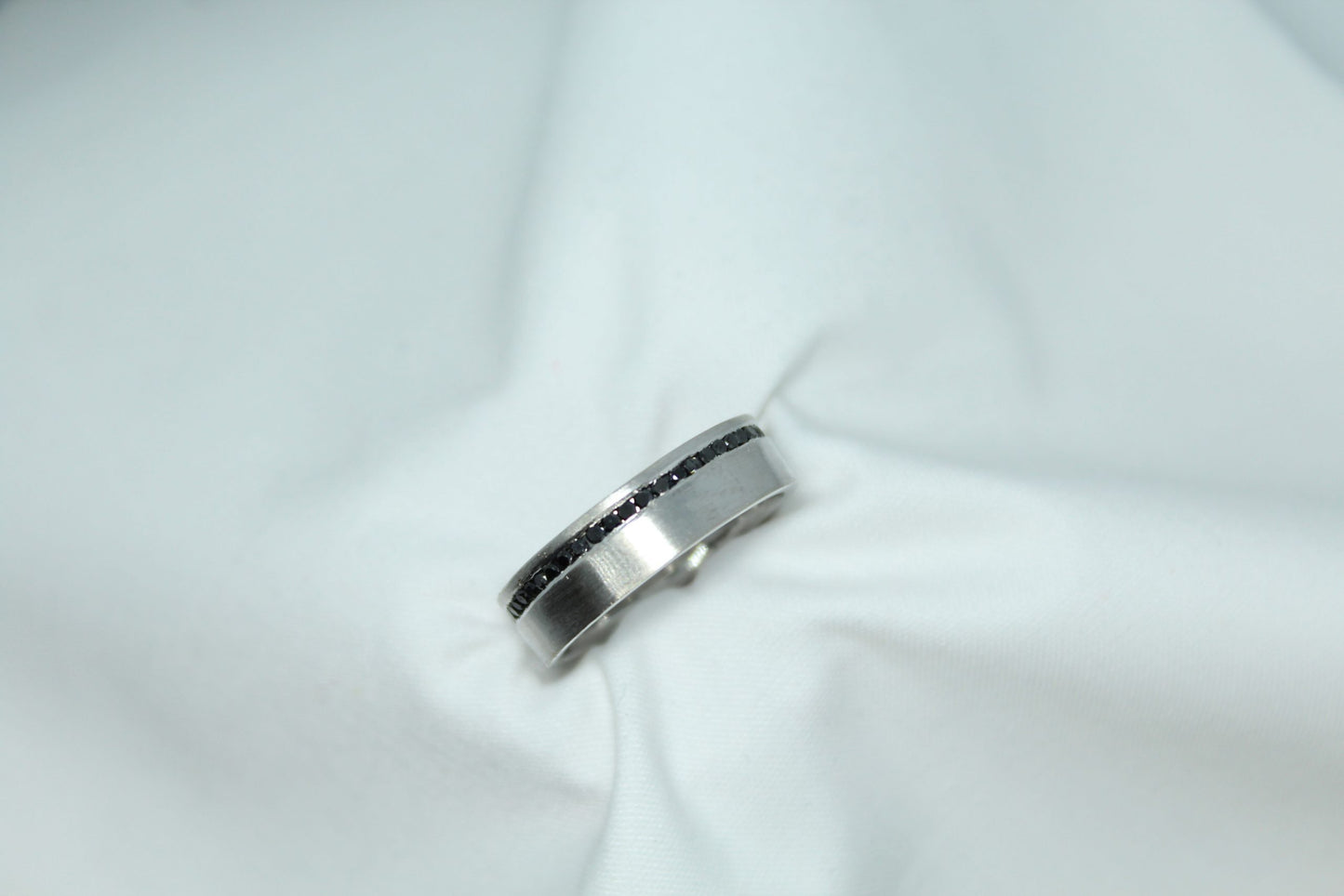 Black Dia .75cttw Custom Wed Band 6mm 14kwg 7.32g