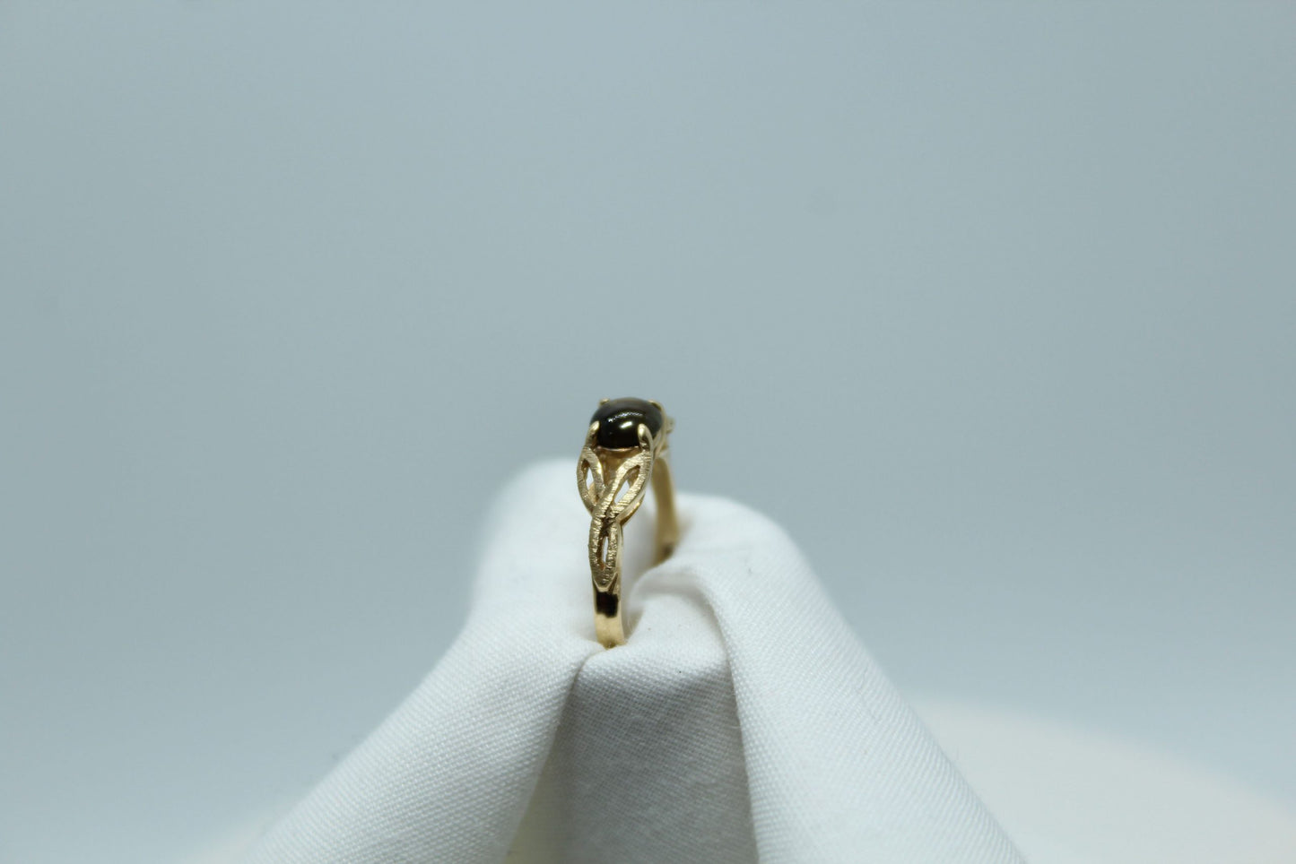 BLK STAR SAPH 10KT YG 1.5g Sz3.75