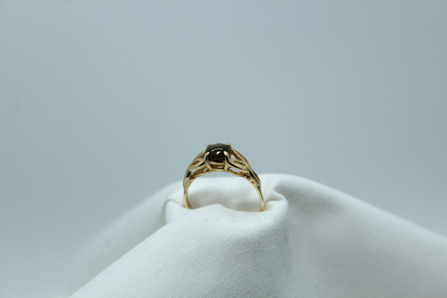BLK STAR SAPH 10KT YG 1.5g Sz3.75
