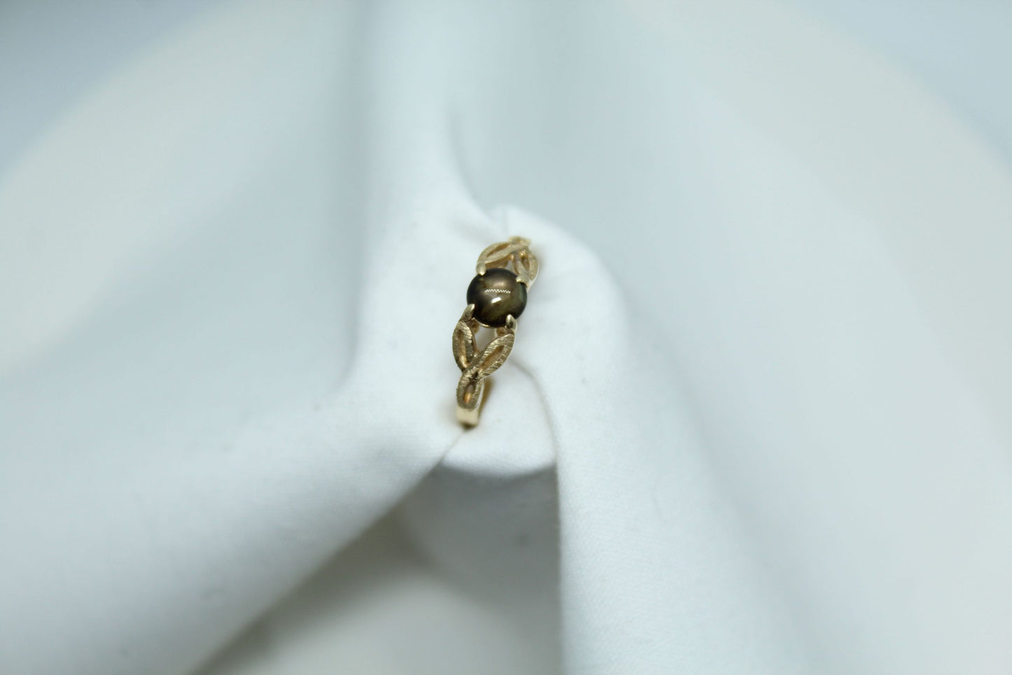BLK STAR SAPH 10KT YG 1.5g Sz3.75