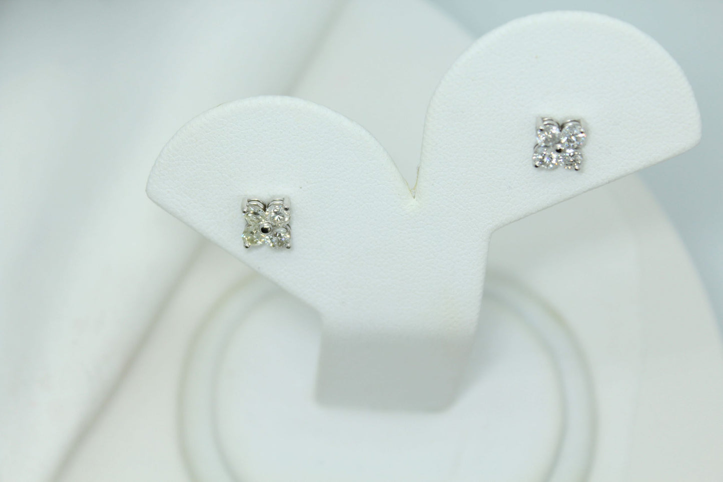 1CT TW 14KT WG DIA CLOVER