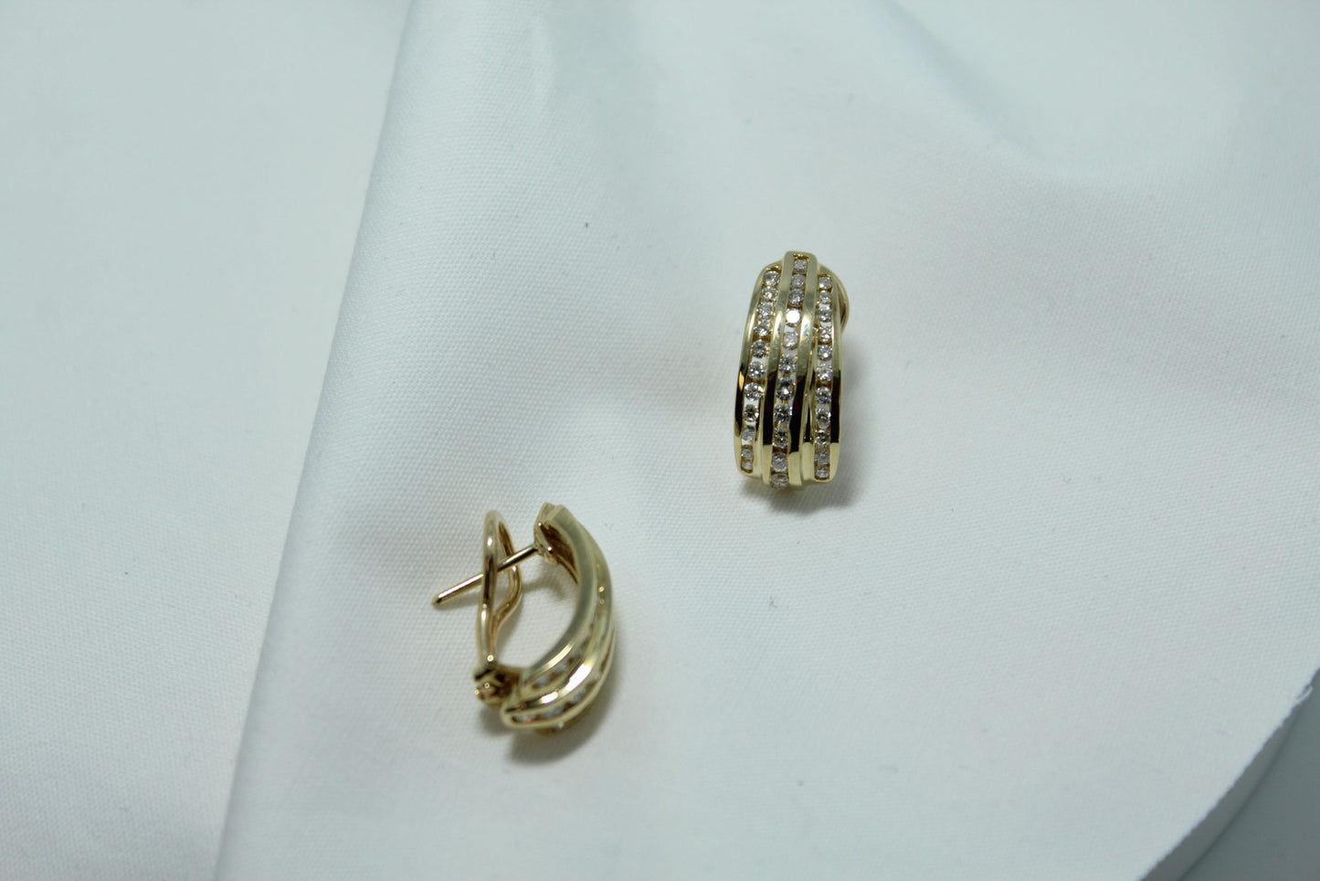 3 ROW CHANNEL EARRING
