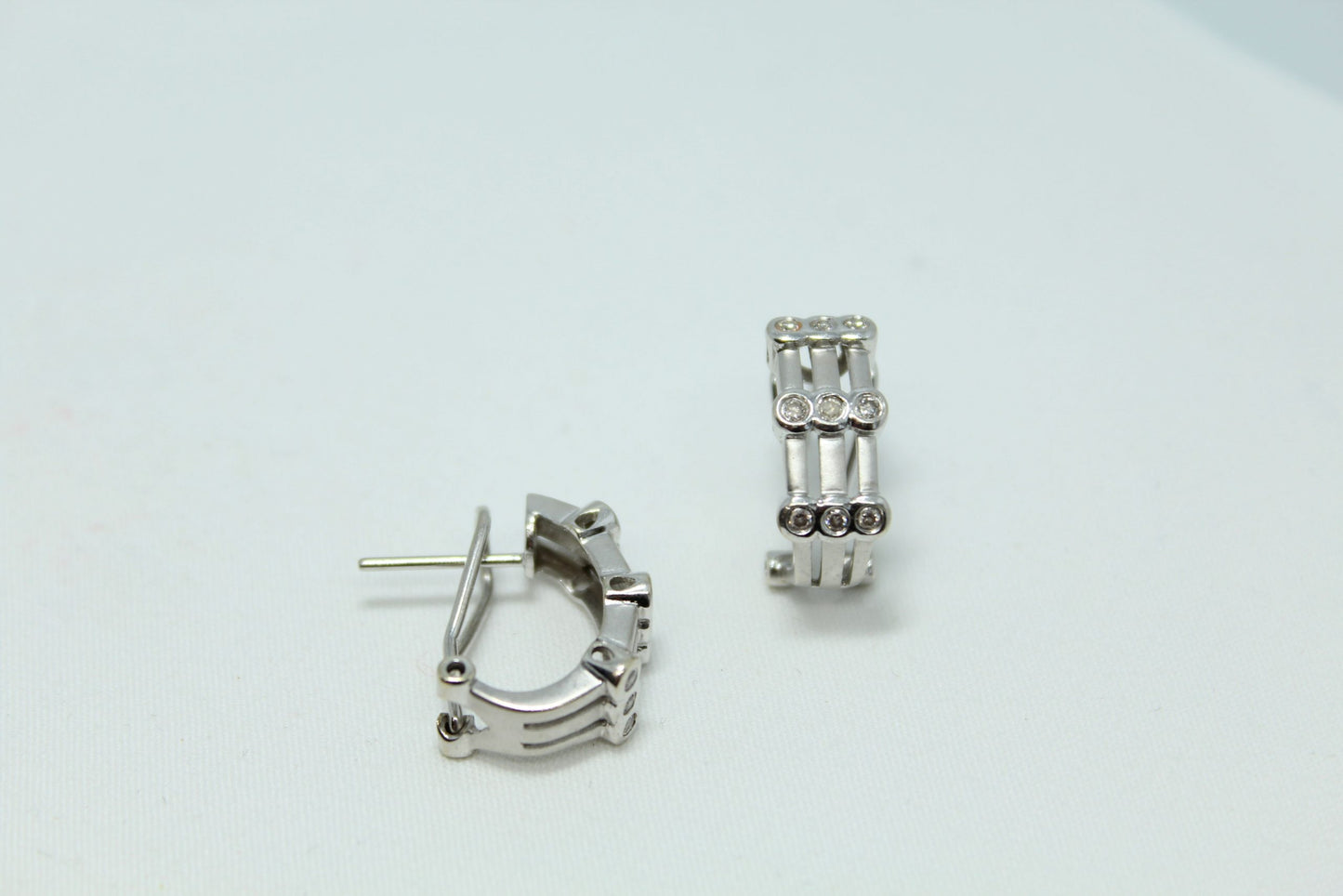 3 ROW DIA 1/2 HOOPS 14KTWG .55CTTW OMEGA BK
