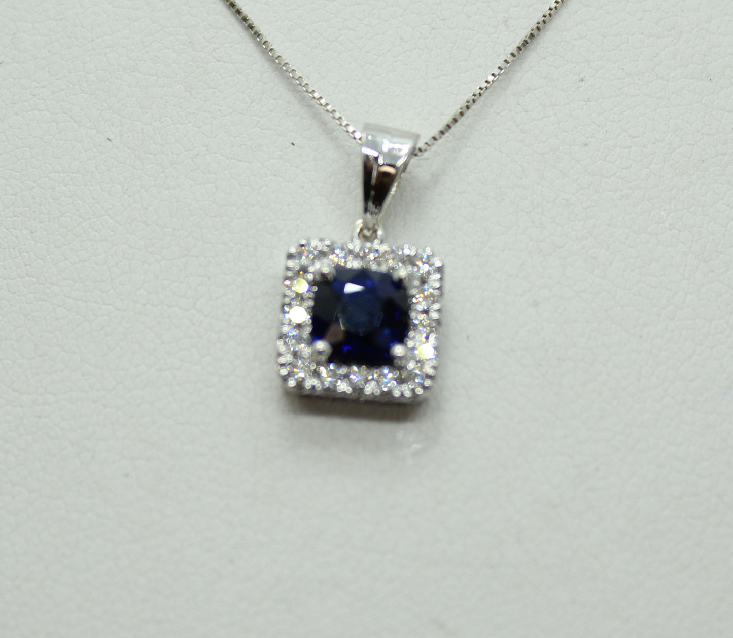 18 KT 1CT SAPPH CUSHION