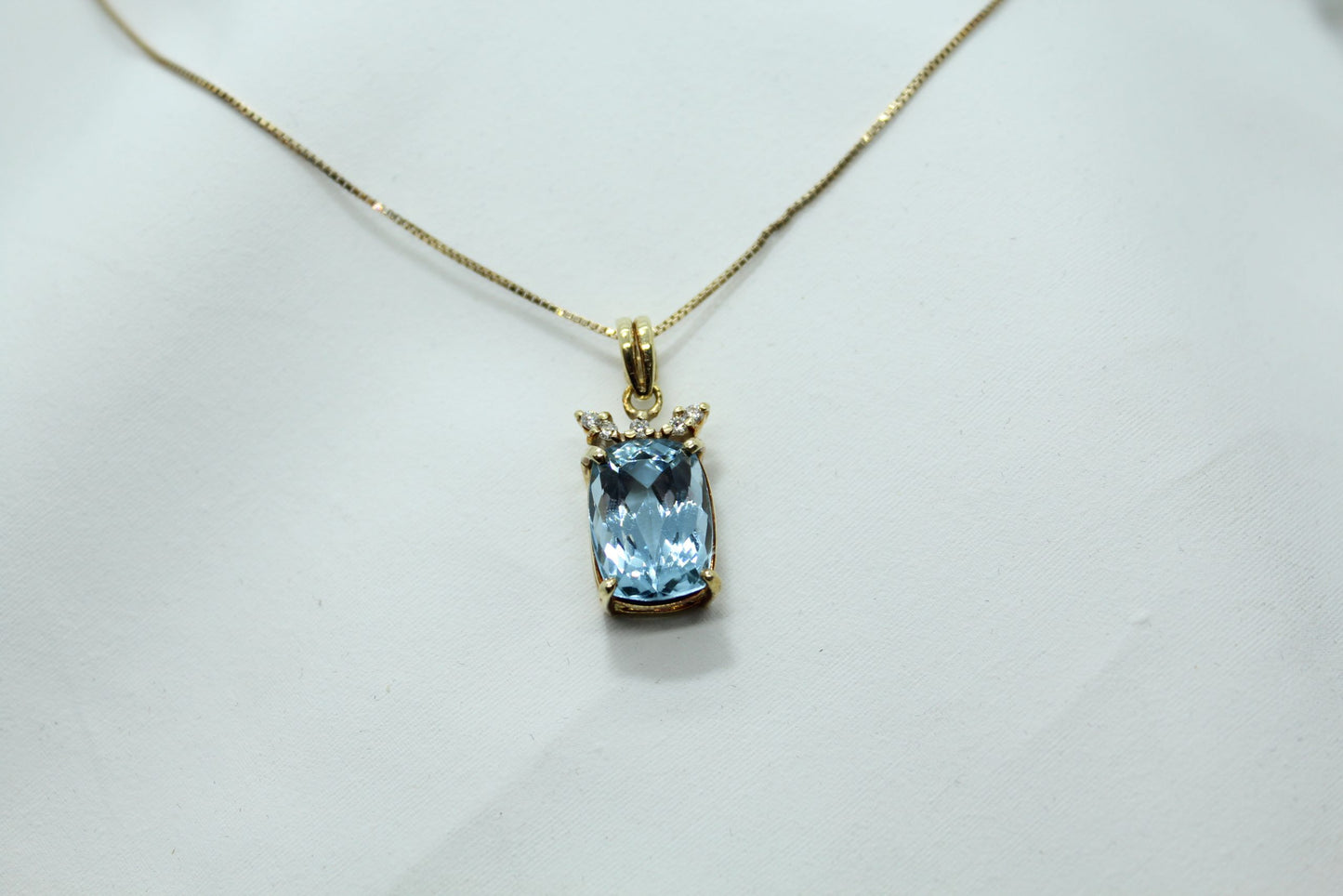 8.50CT BLUE TOPAZ .15 DIA
