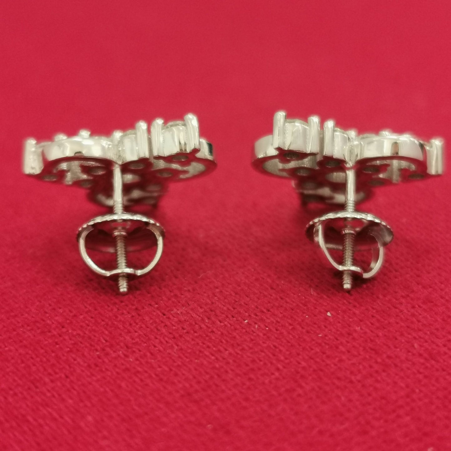 ER 0016: White Gold 14K 1.00 D VVS2 Natural