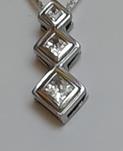 SS CZ 3 STONE PC PENDANT NO CHAIN