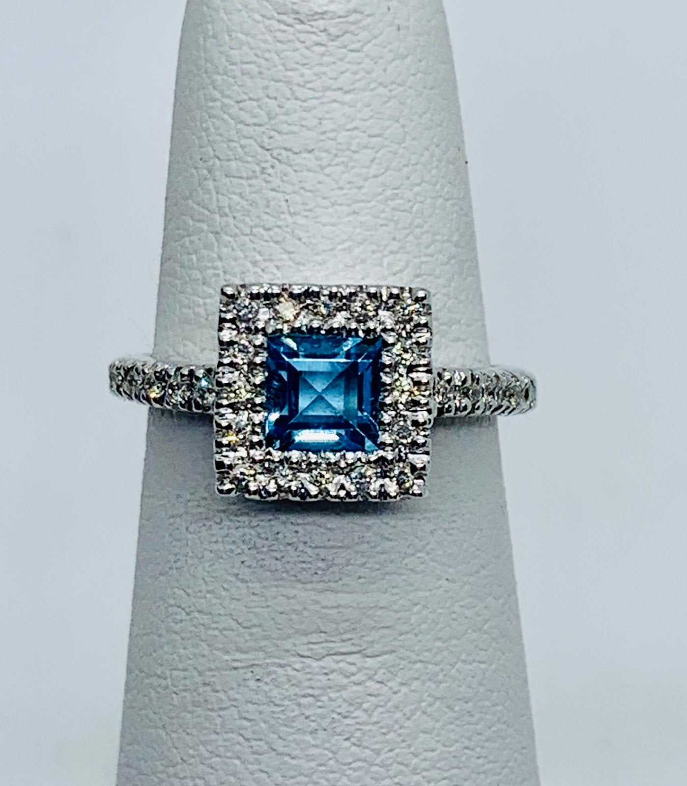 Square blue Topaz/Dia Halo ring14kwg 4.2g