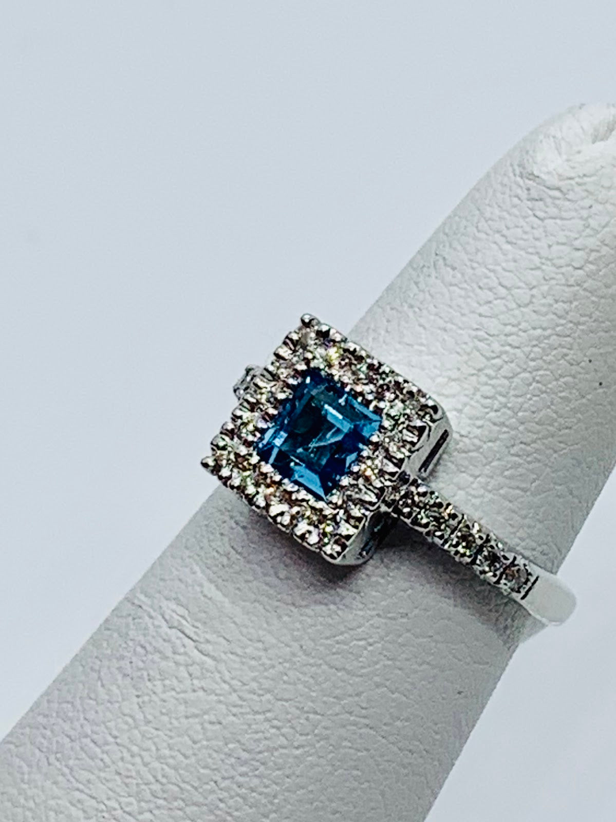 Square blue Topaz/Dia Halo ring14kwg 4.2g