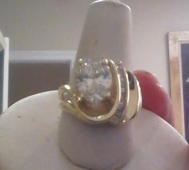 Stunning 2.00-Carat Oval Diamond Ring in 14k Yellow Gold