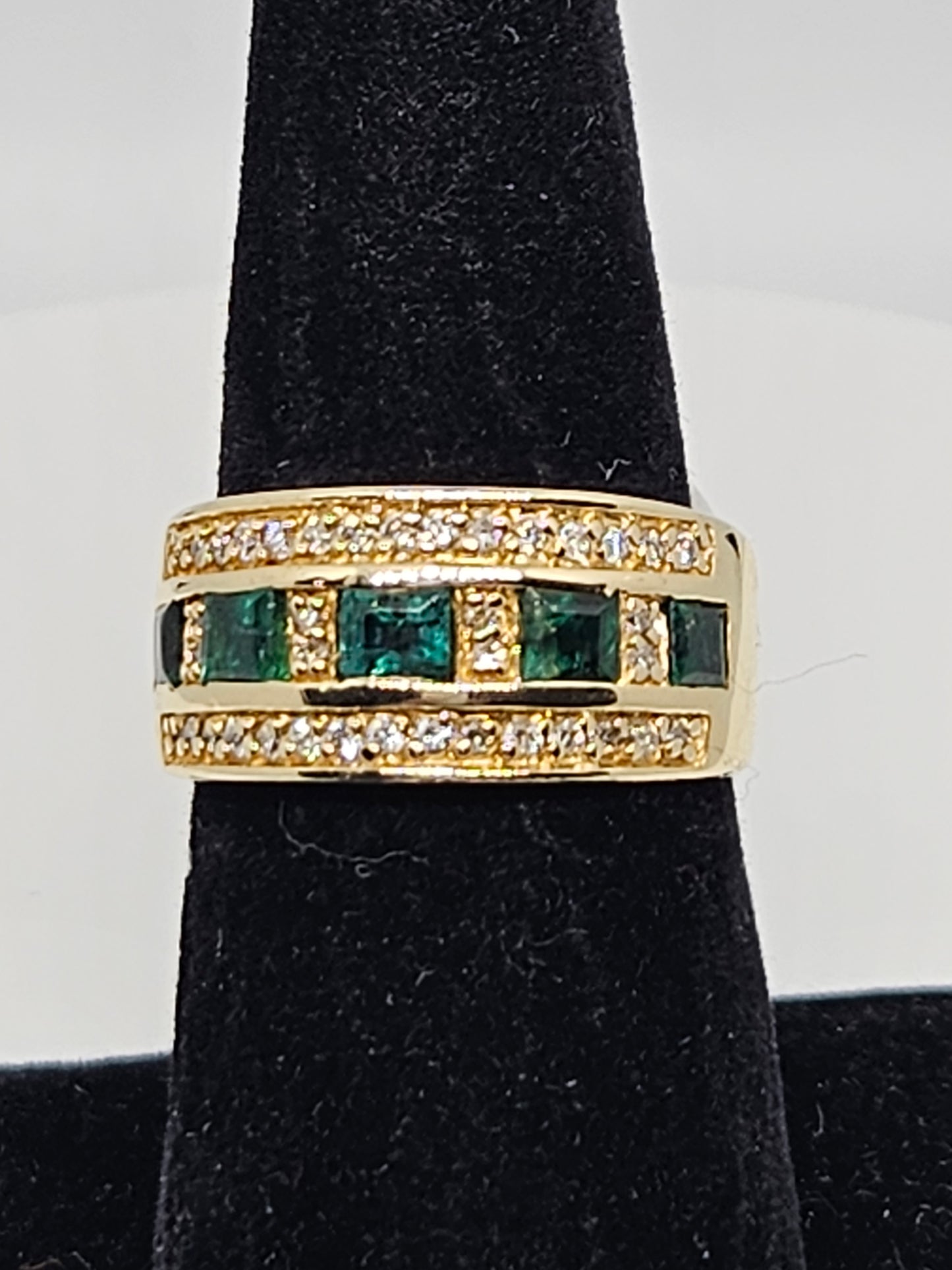 Emerald 1.50cts/Dia, .36cts Band in 14kYG