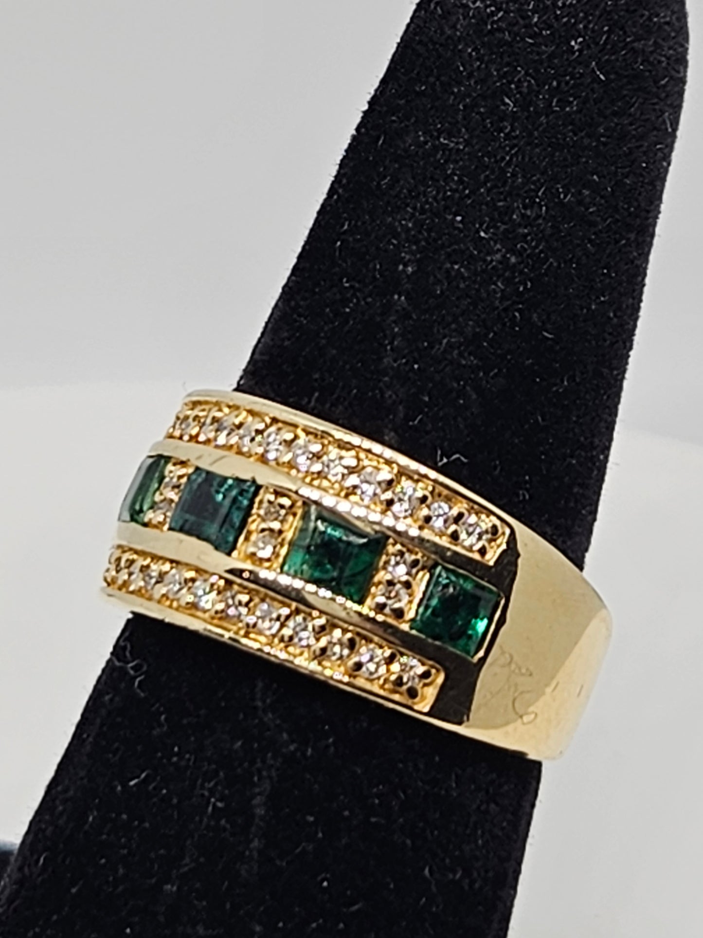 Emerald 1.50cts/Dia, .36cts Band in 14kYG