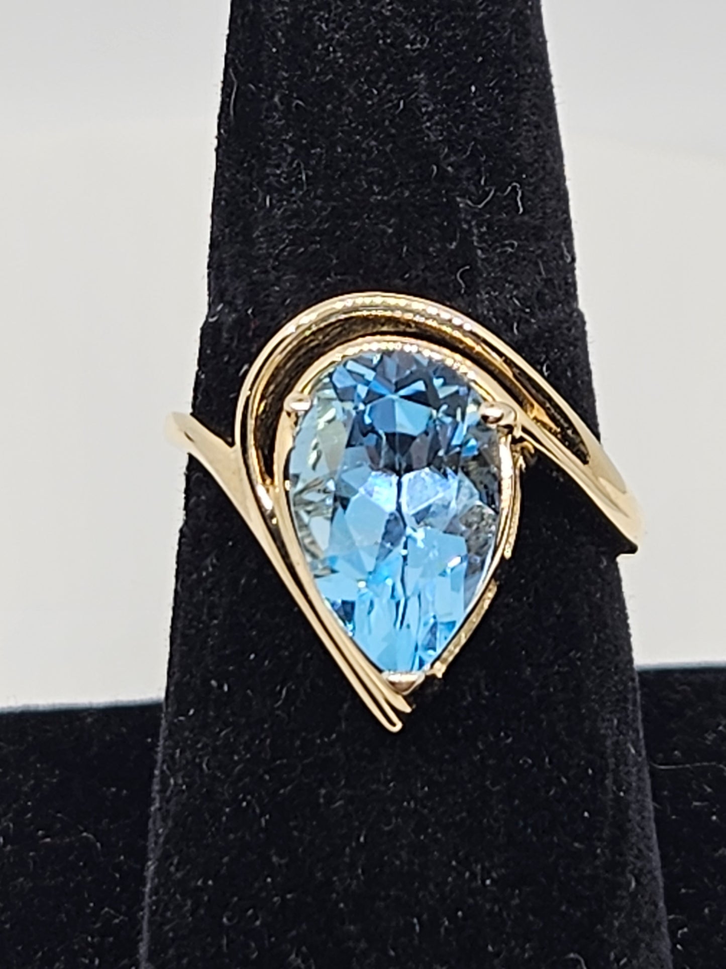 4ct Pear Shape Blue Topaz Ring 14kt YG