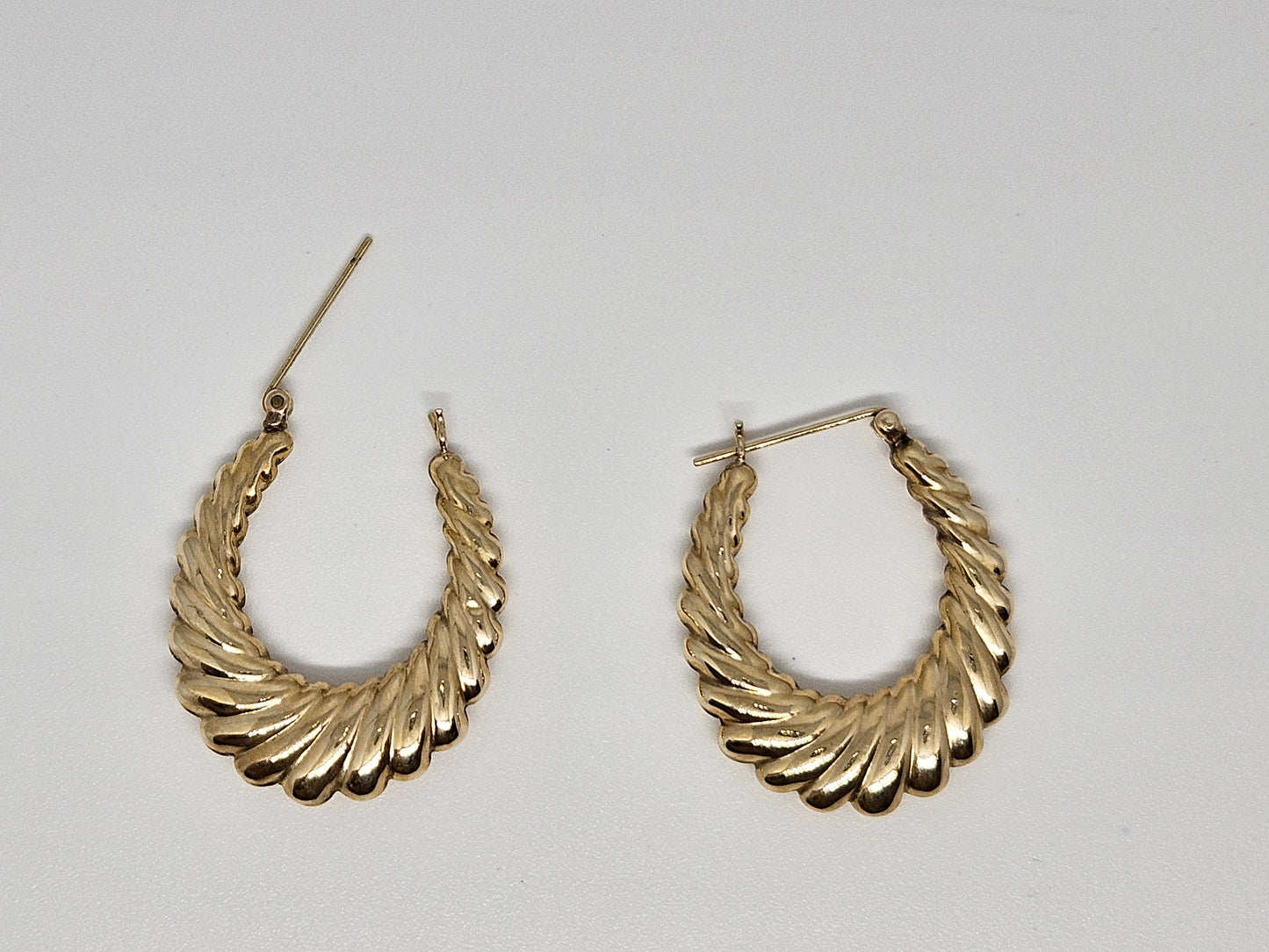 Fluted 14KT YG Ear 4.3g Snap Bk Hood