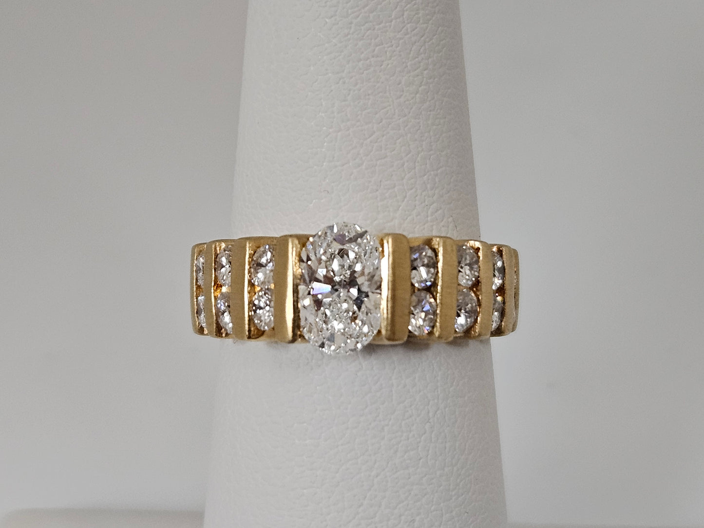 Oval Bar Set 1.74cttw .94CT Ctr F/VS2 18kYG 7.5g