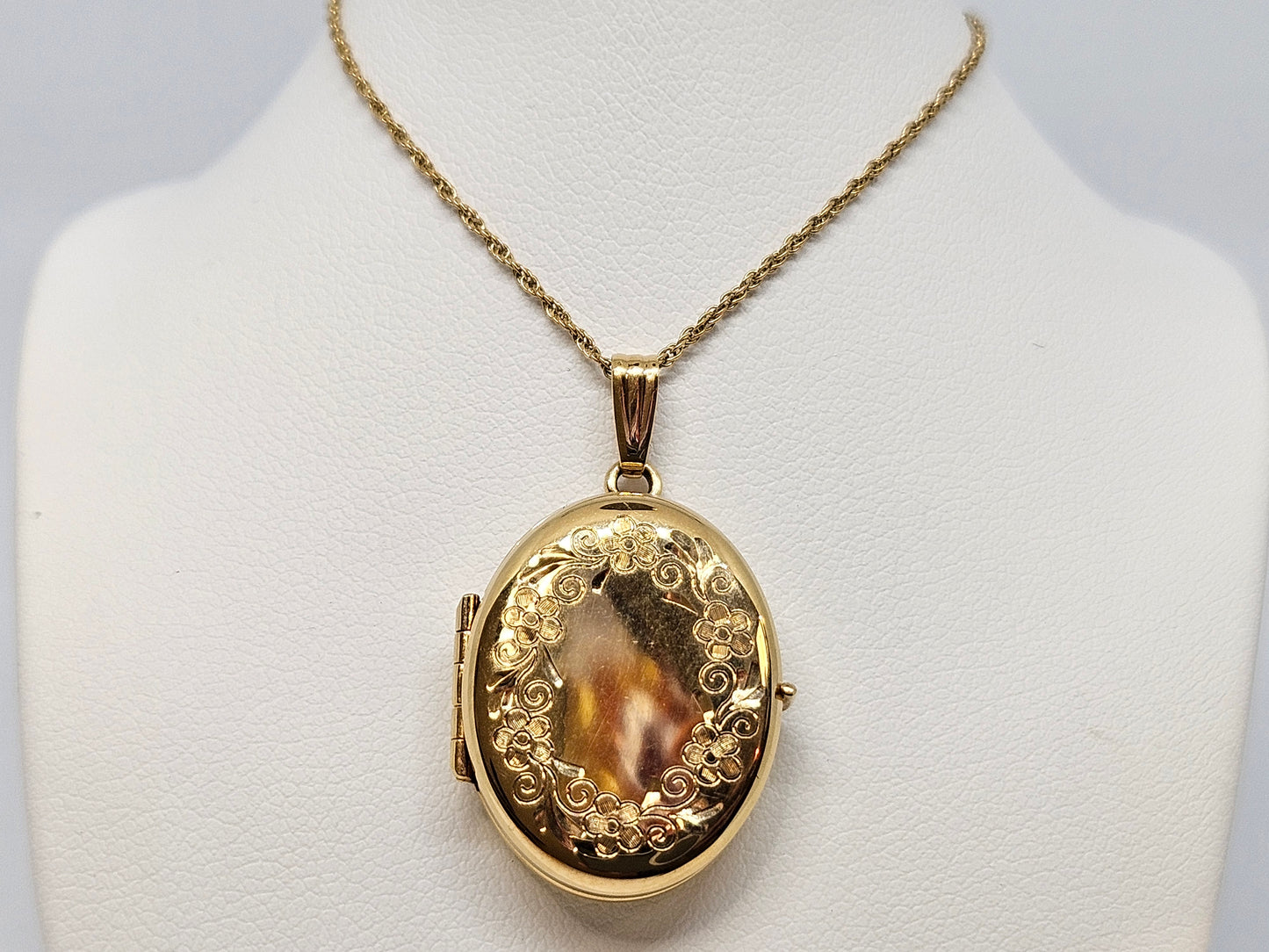 14KYG OVAL LOCKET ENGRA 6.4G W/CHAIN