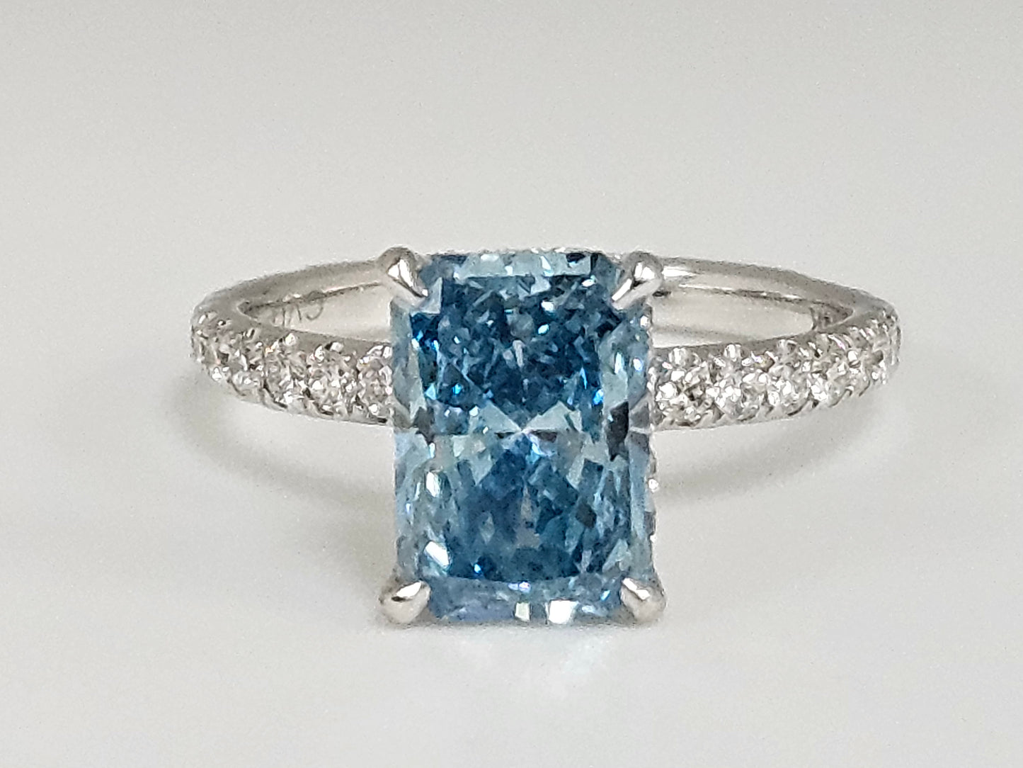 3cttw Blue Dia Eng Rg14kwg 2.36ct IGI Vivid Blue .65ct White Dia